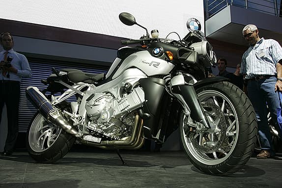 Viel Power, wenig Windschutz: die neue BMW K 1200 R