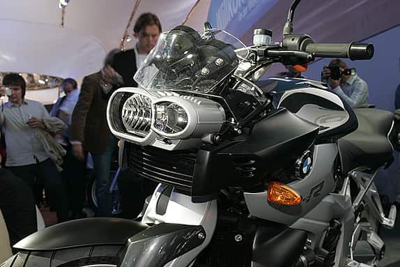 Viel Power, wenig Windschutz: die neue BMW K 1200 R