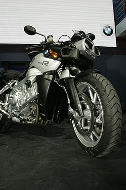 Viel Power, wenig Windschutz: die neue BMW K 1200 R