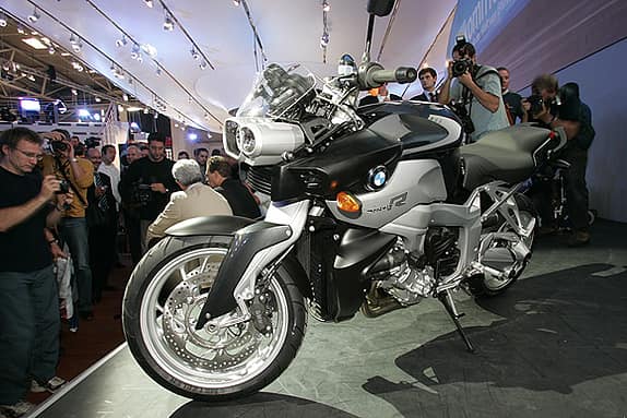 Viel Power, wenig Windschutz: die neue BMW K 1200 R