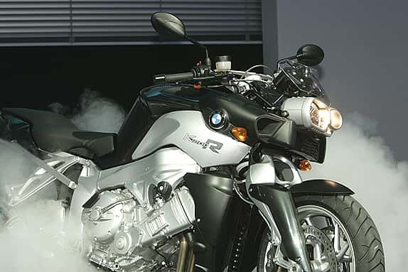 Viel Power, wenig Windschutz: die neue BMW K 1200 R