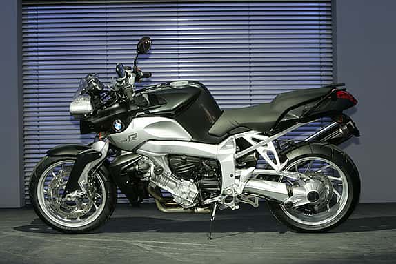 Viel Power, wenig Windschutz: die neue BMW K 1200 R