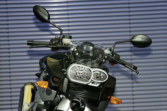Viel Power, wenig Windschutz: die neue BMW K 1200 R