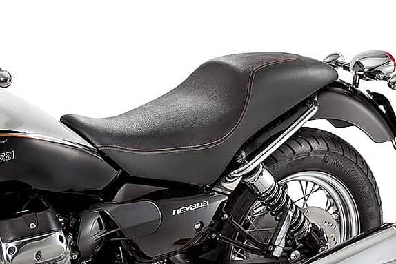 Moto Guzzi Nevada Anniversario: Die Sitzhöhe wurde etwas abgesenkt.