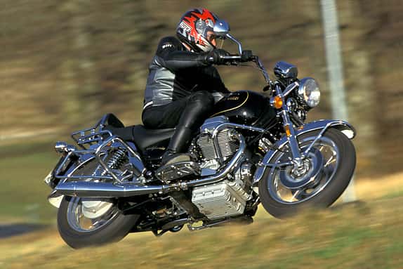 California III: weg vom Tourer, hin zum Chopper. Die ersten Modelle gab es als Vergaser- und Einspritzversion.