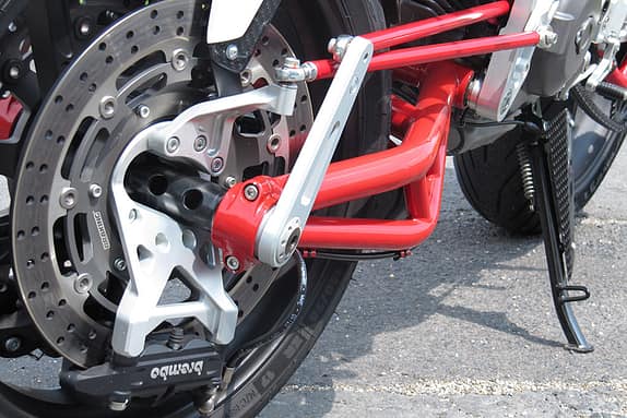 Bitte genau hinsehen, so eine Radnabenlenkung sieht man nicht alle Tage – ein aufwendiges, faszinierendes Stück Technik.
