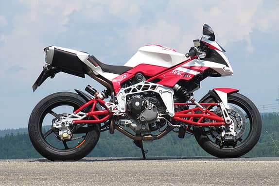 98 PS leistet die Bimota Tesi.