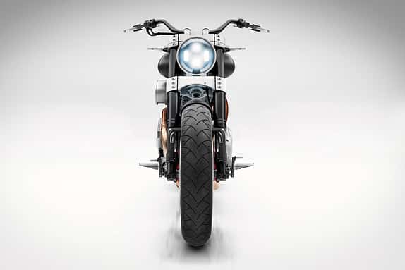 Noch cooler als die Vorgängermodelle: Die neue Confederate Hellcat Speedster mit ihrem kreisrunden LED-Scheinwerfer und der puristischen Linie wirkt kraftvoll und elegant zugleich.