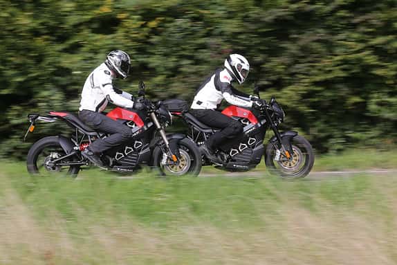 ... Im Moment trotz Fahrspaßbonus noch keine Alternative zu Yamaha MT-07 und Co.