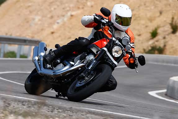Für Harley-Verhältnisse ist die XR 1200 äußerst sportlich, günstig und leicht – im direkten Vergleich mit den unten aufgeführten Kontrahenten ist sie aber eher chancenlos.