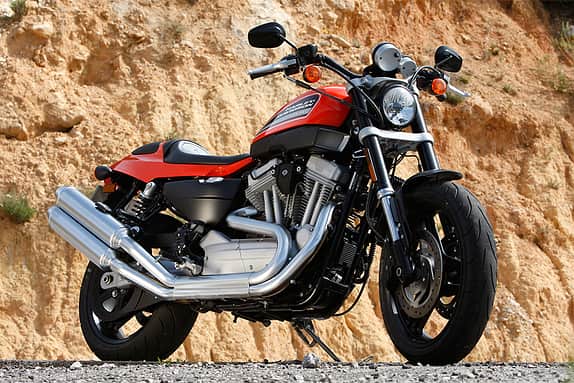 Eine herrliche Wuchtbrumme mit viel Druck aus der Mitte und jeder Menge „good Vibrations“ - Harley Davidson XR 1200.