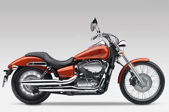 Die Shadow Spirit (2007 bis 2010) sagt eher Chopper- denn Cruiserfans zu. Stilprägend: das große 21-Zoll-Vorderrad und ein knapp geschnittenes Blechkleid.