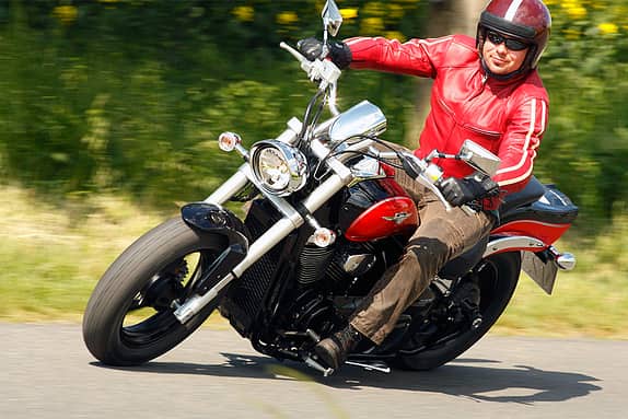 Suzuki Intruder M 800
Die kleine, 53 PS starke Trude (2005 bis 2012) haben einige Cruiser-Fans gar nicht auf dem Schirm. Gebraucht einigermaßen günstig.