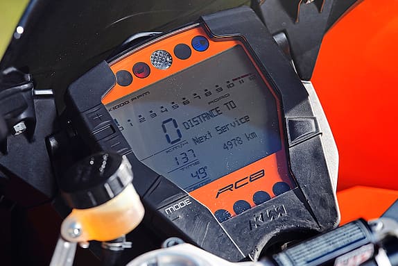 Viel Funktion auf kleinem Raum vereint auch das Cockpit in sich...