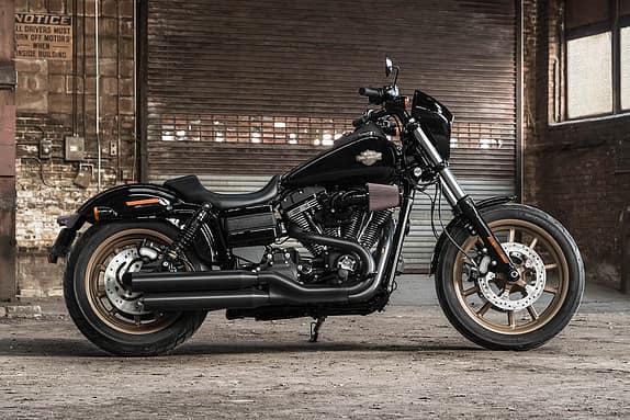 Lang, niedrig, schwarz: Wie alle „Dark Custom“-Modelle verzichtet der Low Rider S auf Chrom, Fransen, Firlefanz.