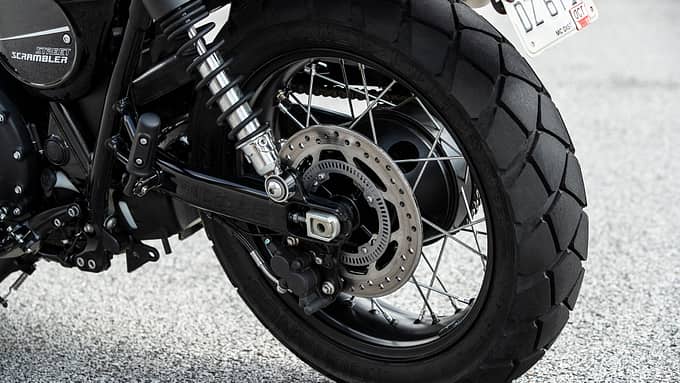 Bei der Serienbereifung entschied sich Triumph für den Metzeler Tourance.