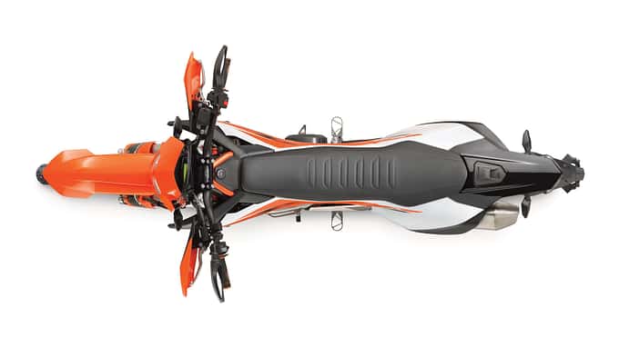 Wie gewohnt ist die KTM 690 Enduro R schmal und hoch.