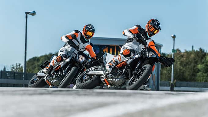 Das Supermoto-ABS soll Hinterrad-Drifts ermöglichen, ohne dass das Vertrauen in das Vorderrad verloren geht.