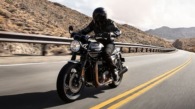 Das Trockengewicht der Speed Twin gibt Triumph mit 196 Kilogramm an, fahrfertig sollen es dann 214 Kilogramm sein. 