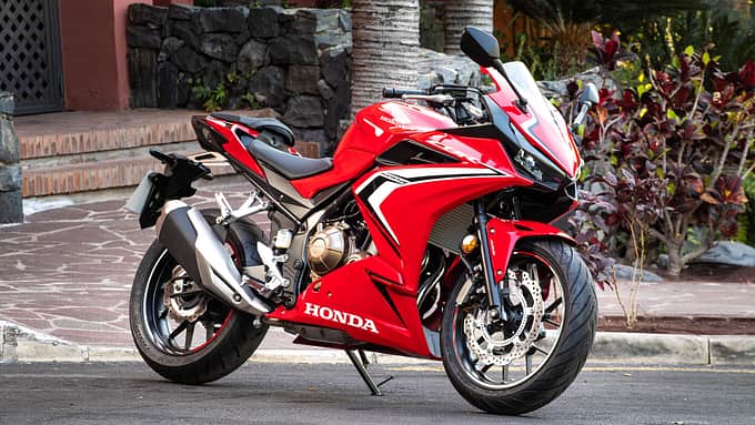 Optisch sind Ähnlichkeiten mit der Fireblade nicht von der Hand zu weisen.