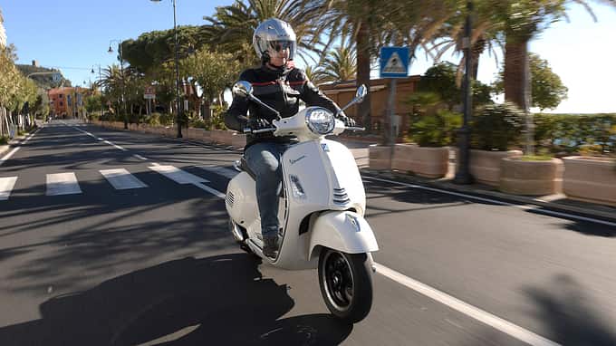 Die Vespa GTS 300 wurde für das Modelljahr 2019 gründlich überarbeitet.