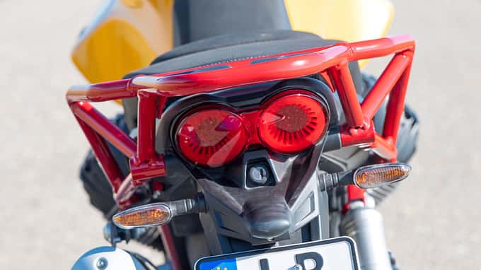Moto Guzzi V85 TT (2022) Vergleichstest