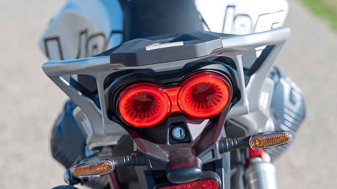 Moto Guzzi V85 TT (2024) Vergleichstest