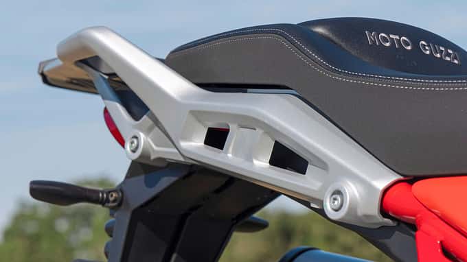 Moto Guzzi V85 TT (2024) Vergleichstest
