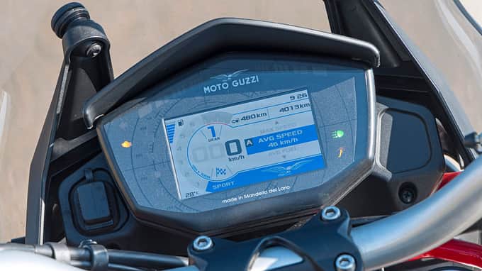 Moto Guzzi V85 TT (2022) Vergleichstest
