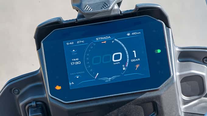 Moto Guzzi V85 TT (2024) Vergleichstest