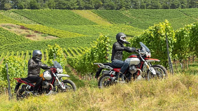 Moto Guzzi V85 TT (2024), Moto Guzzi V85 TT (2022) Vergleichstest