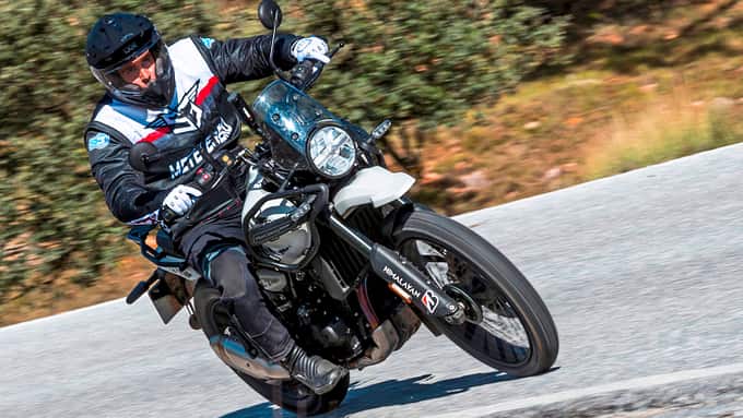 <p>Mit ihrer Retro-Optik will die Royal Enfield Himalayan 450 bewusst aus der Kategorie Adventure-Bike herausstechen.<br></p>