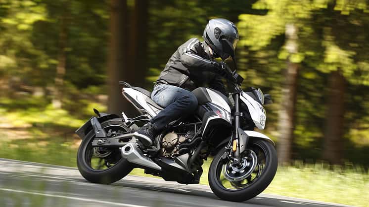 Voge 300R.