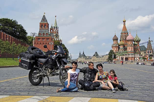 Moscou, Place Rouge, Enduro de voyage, Voyage à moto, Cathédrale Saint-Basile, Kremlin, Russie La place rouge à Moscou est une folie absolue – un endroit que l'on a déjà vu à plusieurs reprises à la télévision