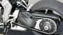 Detailaufnahme des Hinterradantriebs einer Honda CB 1000 R mit Kettenantrieb und Schwinge.