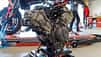 Das Bild zeigt eine zerlegte Ducati Multistrada V4 S nach 100.000 Kilometern
