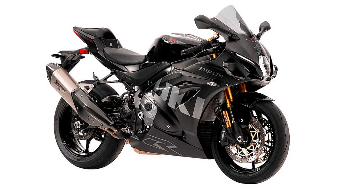 Suzuki a produit dix motos GSX-R 1000 R Stealth pour l'Italie. Dotées d'éléments noirs, d'ailerons en carbone et d'un échappement en titane, elles sont proposées au prix de 21 690 €