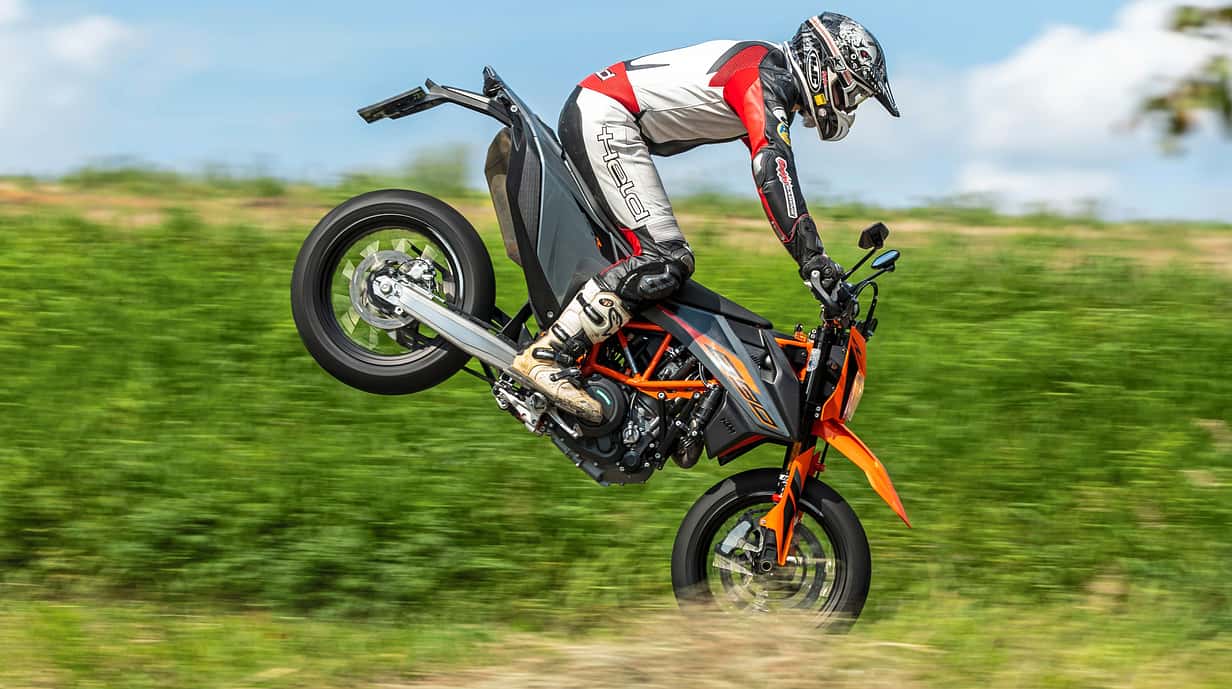 KTM 690 SMC R (2021) Stoppie