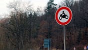 Verkehrsschild Streckensperrung Motorrad Fahrverbot