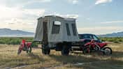 Jumping Jack Trailers. Anhänger mit Zelt für Motorräder