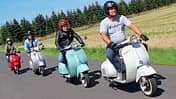 Schöne alte Vespa-Roller im Vergleich