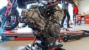 Das Bild zeigt eine zerlegte Ducati Multistrada V4 S nach 100.000 Kilometern