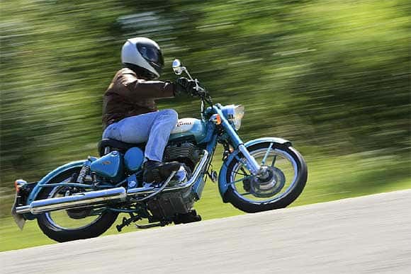 Road Passion Bremsbeläge Vorne Für Royal Enfield Bullet 500 & Fury – Semiorganisch, Maße 96,7mm & 77,3mm